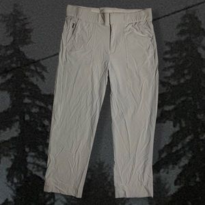 ATHLETA BEIGE LIGHTWEIGHT CASUAL CAPRIS SZ 6